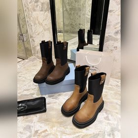 PRADA Классические ботинки с треугольным логотипом. Этот зимний а