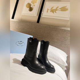 PRADA Классические ботинки с треугольным логотипом. Этот зимний а