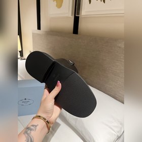 PRADA Классические ботинки с треугольным логотипом. Этот зимний а