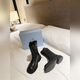 PRADA Классические ботинки с треугольным логотипом. Этот зимний а