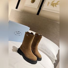 PRADA Классические ботинки с треугольным логотипом. Этот зимний а
