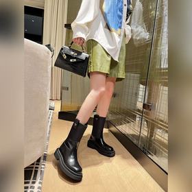 PRADA Классические ботинки с треугольным логотипом. Это модель, к