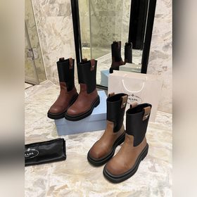 PRADA Классические ботинки с треугольным логотипом. Этот зимний а