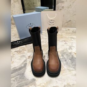 PRADA Классические ботинки с треугольным логотипом. Этот зимний а