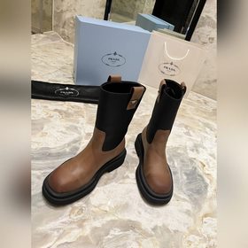 PRADA Классические ботинки с треугольным логотипом. Этот зимний а