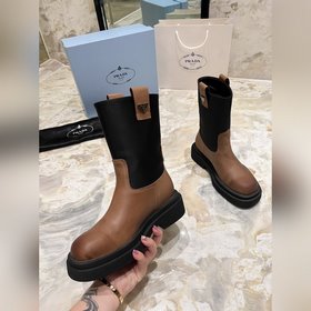 PRADA Классические ботинки с треугольным логотипом. Этот зимний а