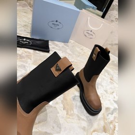 PRADA Классические ботинки с треугольным логотипом. Этот зимний а