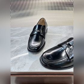 Prada предлагает высококачественные мужские кожаные туфли для пов