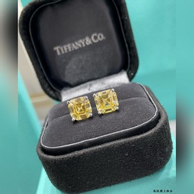 9 2 5 7670130 Серьги Tiffany с желтым бриллиантом в четырех когтя