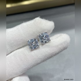 9 2 5 7670130 Белые бриллиантовые серьги Tiffany с четырехконечны