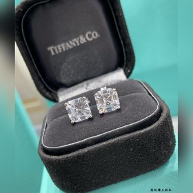 9 2 5 7670130 Белые бриллиантовые серьги Tiffany с четырехконечны