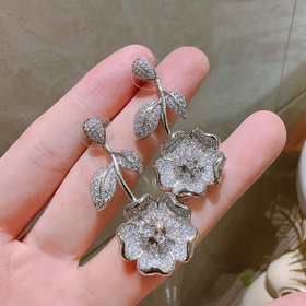 Эксклюзивные серьги Tiffany в юбилейном исполнении. Серьги-гвозди