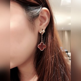 -Изображение витрины, изображение на модели -Van Cleef & Arpe