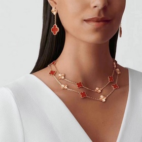 -Изображение витрины, изображение на модели -Van Cleef & Arpe
