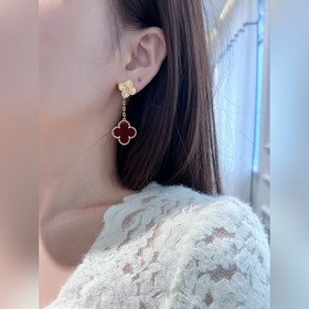 -Изображение витрины, изображение на модели -Van Cleef & Arpe