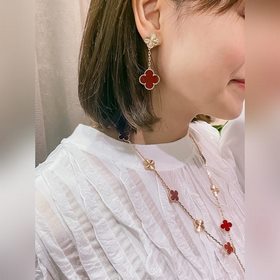 -Изображение витрины, изображение на модели -Van Cleef & Arpe