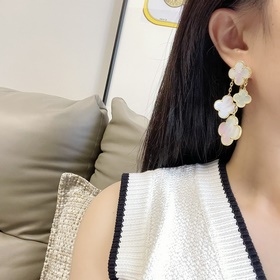 -Фотография витрины, фотография на модели - Van Cleef & Arpel