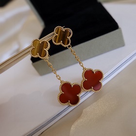 Новинка от Van Cleef & Arpels VCA! Тщательно изготовленные се