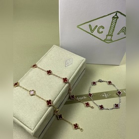 Мини-шестилепестковый красный агат Vca Van Cleef & Arpels. Не