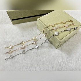 Мини-шестилепестный белый фалфор Vca Van Cleef & Arpels. Непр
