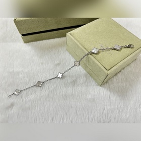 Мини-шестилепестный белый фалфор Vca Van Cleef & Arpels. Непр
