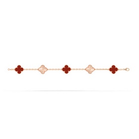 -Фотография витрины, фотография на руке -Van Cleef & Arpels Б