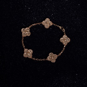 Классический браслет Van Cleef & Arpels с пятиконечным клевер