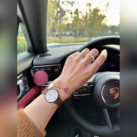 -Изображение на руке -Браслет Van Cleef & Arpels с розовым пе