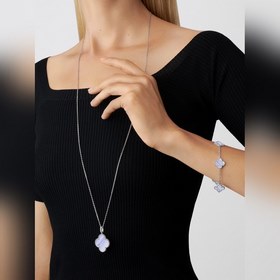 -Изображение витрины, изображение на руке -Van Cleef & Arpels