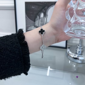 -Изображение на руке -Van Cleef & Arpels Браслет с черным неф