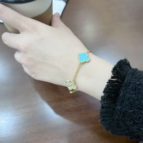 -Изображение на руке -Браслет Van Cleef &amp; Arpels с бриллианта