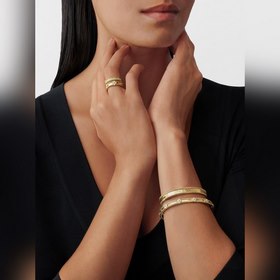 -Изображение витрины, изображение на руке -Van Cleef & Arpels