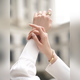 -Изображение на руке -Браслет Van Cleef & Arpels Perlee signa