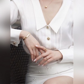-Изображение на руке -Браслет Van Cleef & Arpels Perlee signa