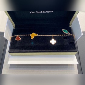 Браслет Van Cleef & Arpels с четырьмя цветами, красные бабочк