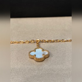 Браслет Van Cleef & Arpels с четырьмя цветами, красные бабочк