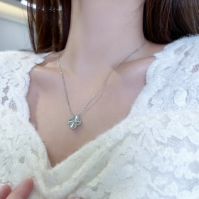 -Изображение витрины, изображение на модели -Van Cleef & Arpe