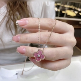 -Изображение витрины Изображение на модели -Van Cleef & Arpel