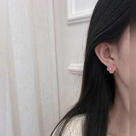 -Изображение витрины Изображение на модели -Van Cleef & Arpel