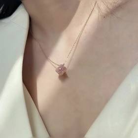 -Изображение витрины Изображение на модели -Van Cleef & Arpel