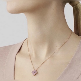 -Изображение витрины Изображение на модели -Van Cleef & Arpel