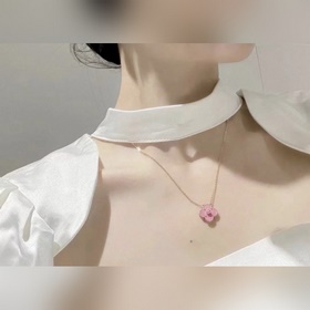 -Изображение витрины Изображение на модели -Van Cleef & Arpel