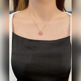 -Изображение витрины Изображение на модели -Van Cleef & Arpel