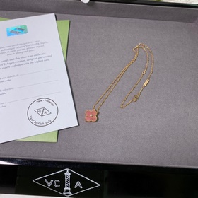 Vca Van Cleef & Arpels Рождественская лимитированная серия «Р