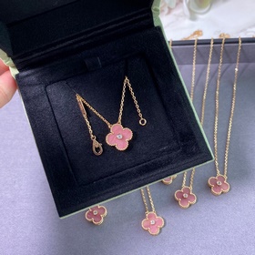 Vca Van Cleef & Arpels Рождественская лимитированная серия «Р