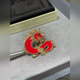 Красный цвет для Нового года / Необходимый аксессуар в год Дракон
