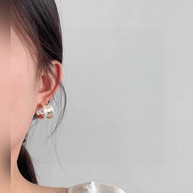 YSL Saint Laurent серьгиз оригинальной латуни. Компания Yves Sain