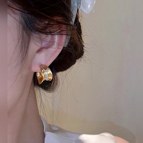 YSL Saint Laurent серьгиз оригинальной латуни. Компания Yves Sain