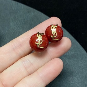 YSL Saint Laurent Новогодние серьги-гвоздики красного цвета. Элег