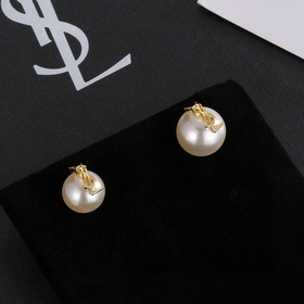 YSL Saint Laurent жемчужные серьги-гвоздики. Жемчужные серьги-гво